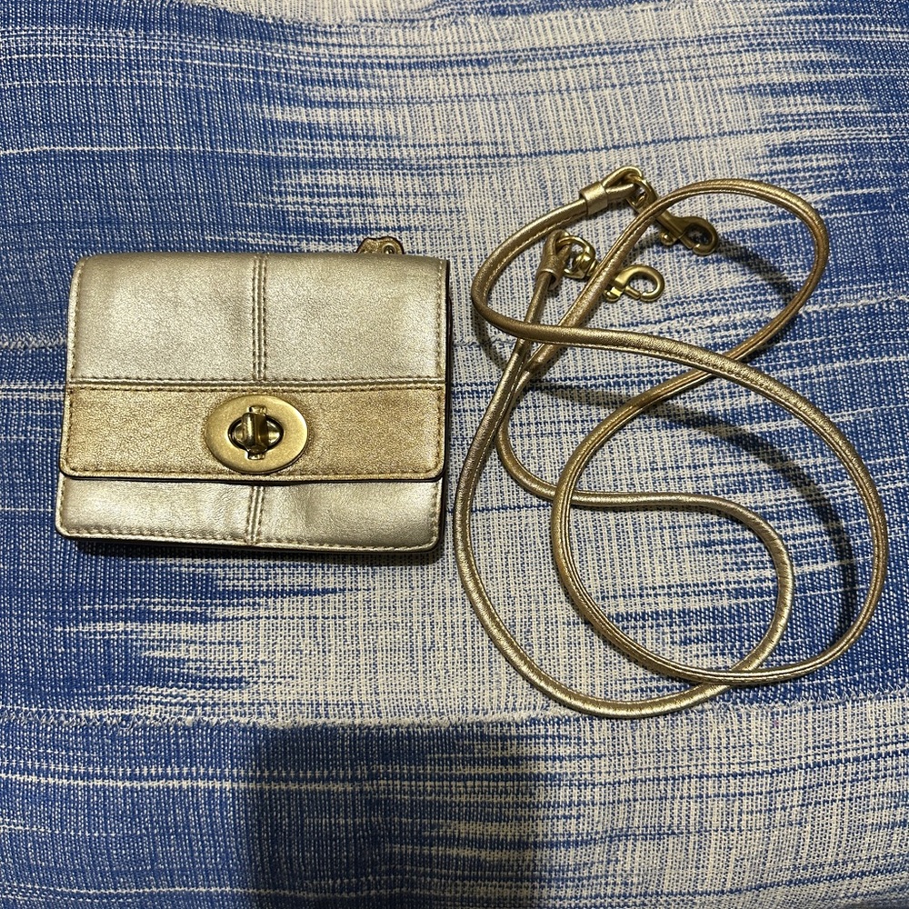 Coach wallet/card case on chain